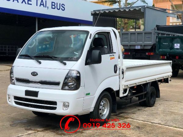 xe-tai-kia-k200-1t9-thung-lung-mau-trang