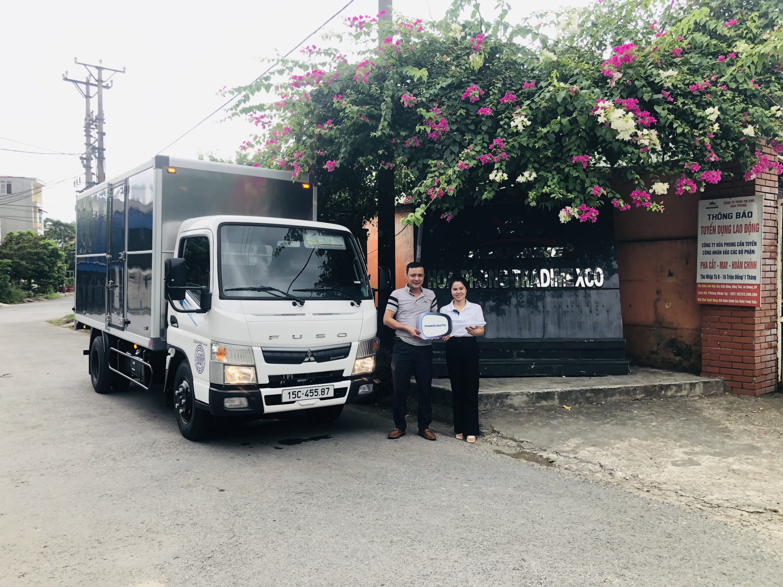 xe tải Fuso Canter TF4.9 thùng kín màu trắng tại Hải Phòng