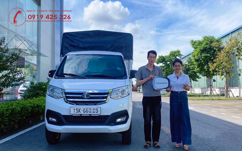 Bàn giao xe Thaco TF230 thùng mui bạt màu trắng tới anh Nguyễn Hoàng Hậu